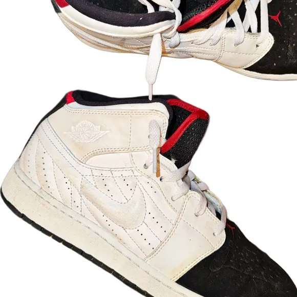 Boys (7Y) Nike Air Jordan 1 Retro 99 Sneakers White &amp; Black