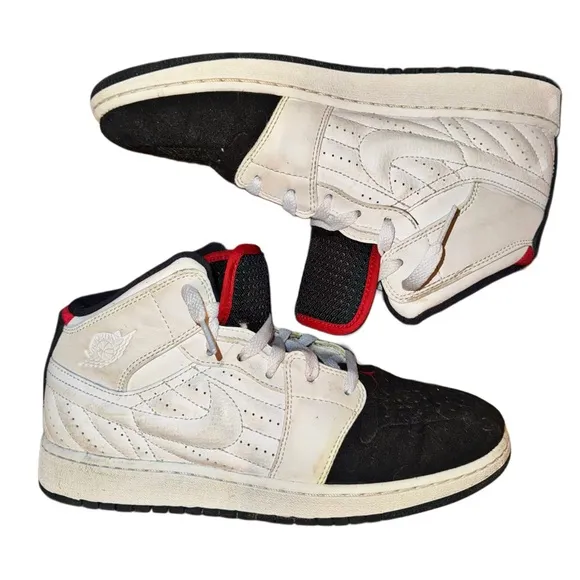 Boys (7Y) Nike Air Jordan 1 Retro 99 Sneakers White &amp; Black