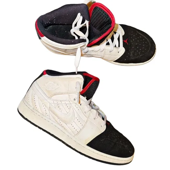 Boys (7Y) Nike Air Jordan 1 Retro 99 Sneakers White &amp; Black