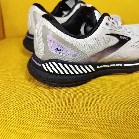 Brooks Adrenaline GTS 23 Women's Sneakers Gray/Black/Purple Running Shoe Size 7B
