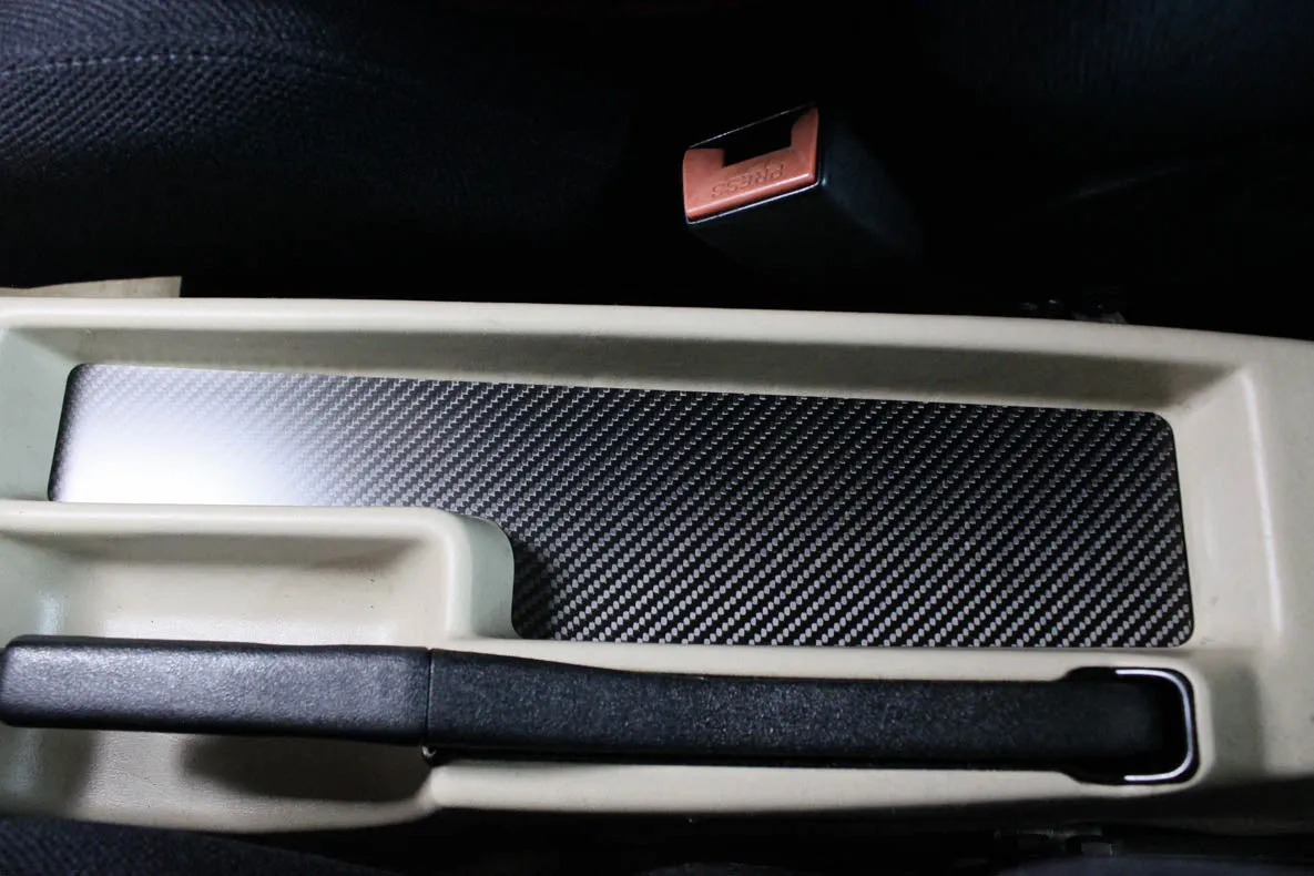 Center console pocket - Carbon fiber trim