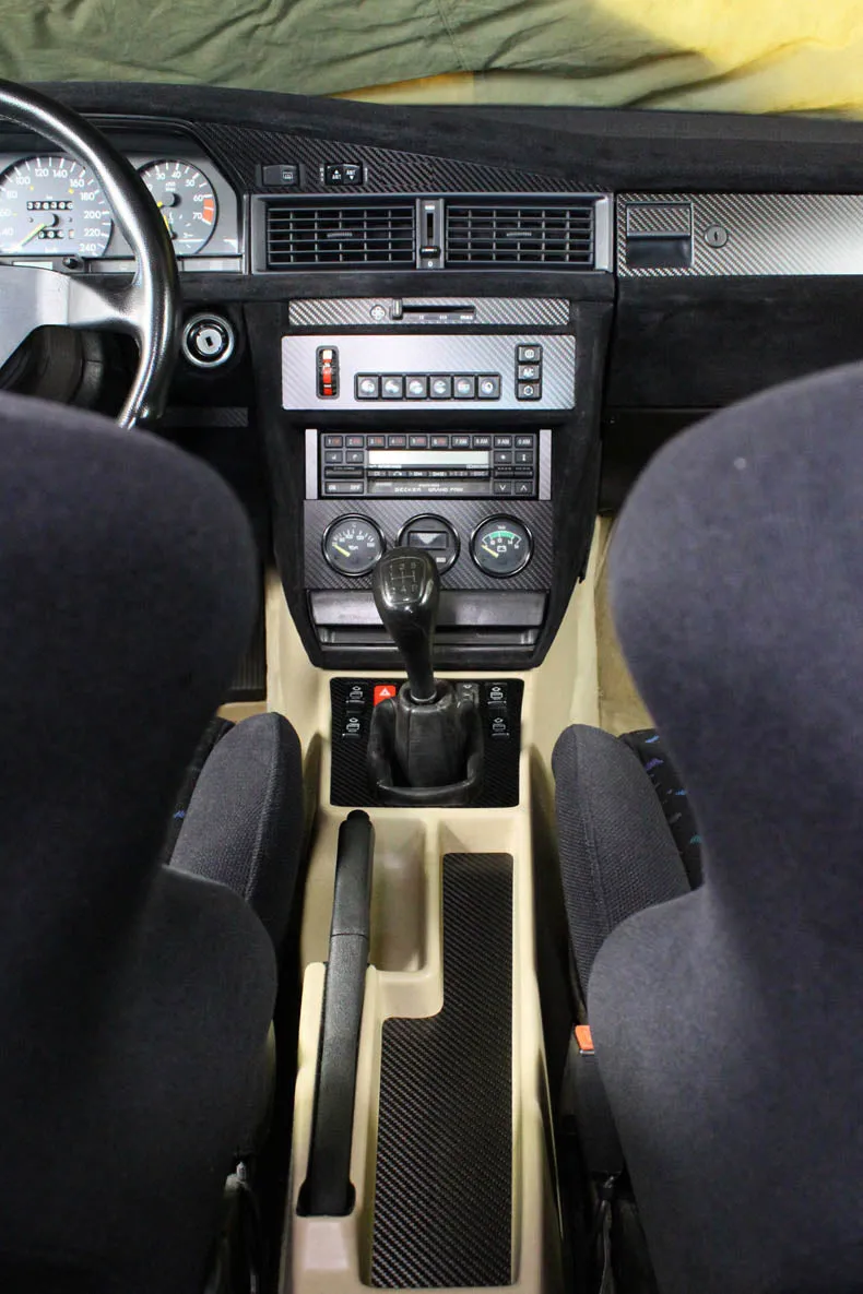 Center console pocket - Carbon fiber trim