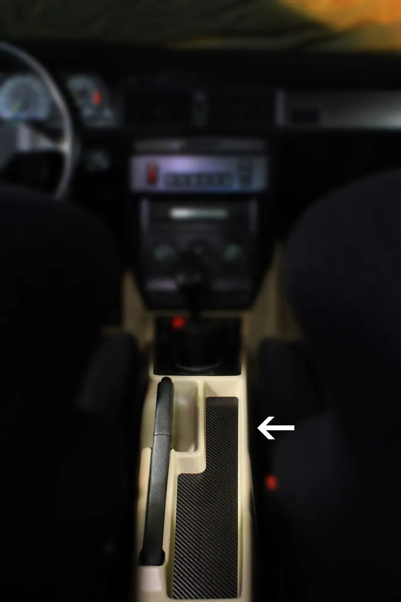 Center console pocket - Carbon fiber trim
