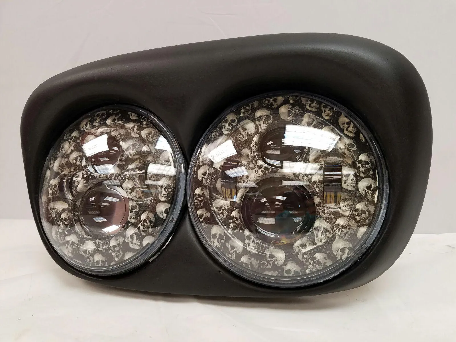 DUAL 7" DAYMAKER CUSTOM SKULL LED ROAD GLIDE Black Light Bulb Headlight Motorcycle Harley