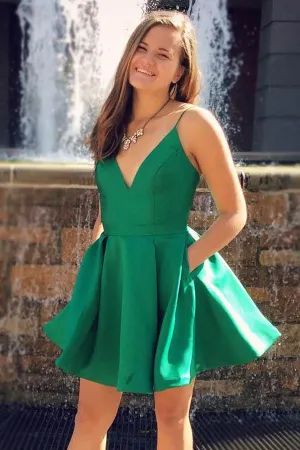 Green Spathetti Straps V-neck Pleats Stain Short Homecoming Dresses