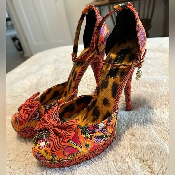 IRON FIST LOCO KOKO PLATFORM HEELS Long Gone Orange Print w/ Charm on Strap sz 9