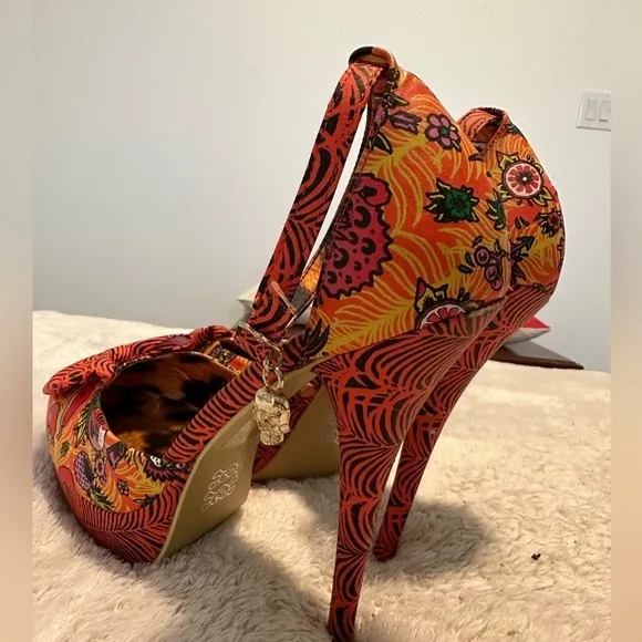 IRON FIST LOCO KOKO PLATFORM HEELS Long Gone Orange Print w/ Charm on Strap sz 9