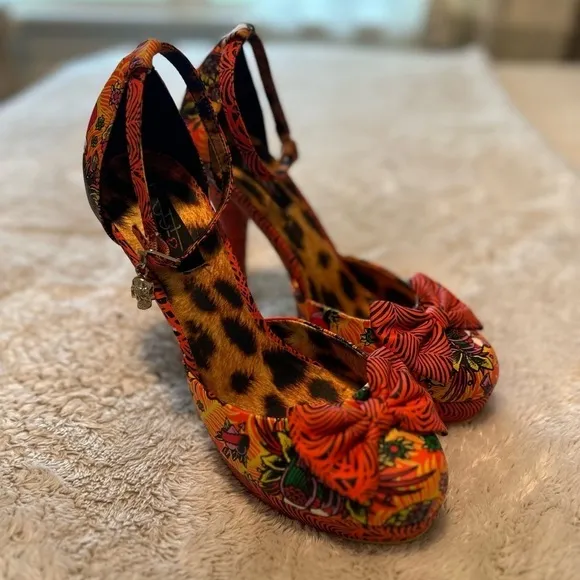 IRON FIST LOCO KOKO PLATFORM HEELS Long Gone Orange Print w/ Charm on Strap sz 9