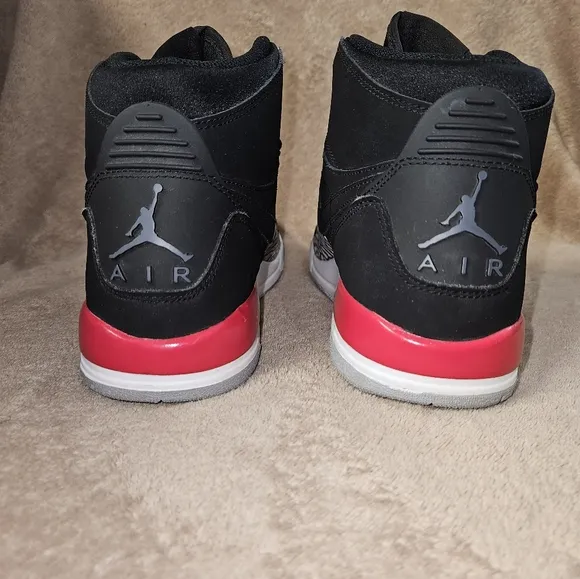 Jordan Legacy 312 GS, 5.5 Youth, Black/Fire Red/Gray/White