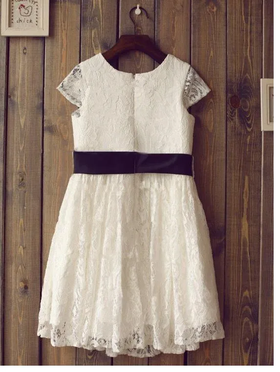 Lace Princess Scoop Short Sleeves flower girls Dresses With Hand-Made Flower