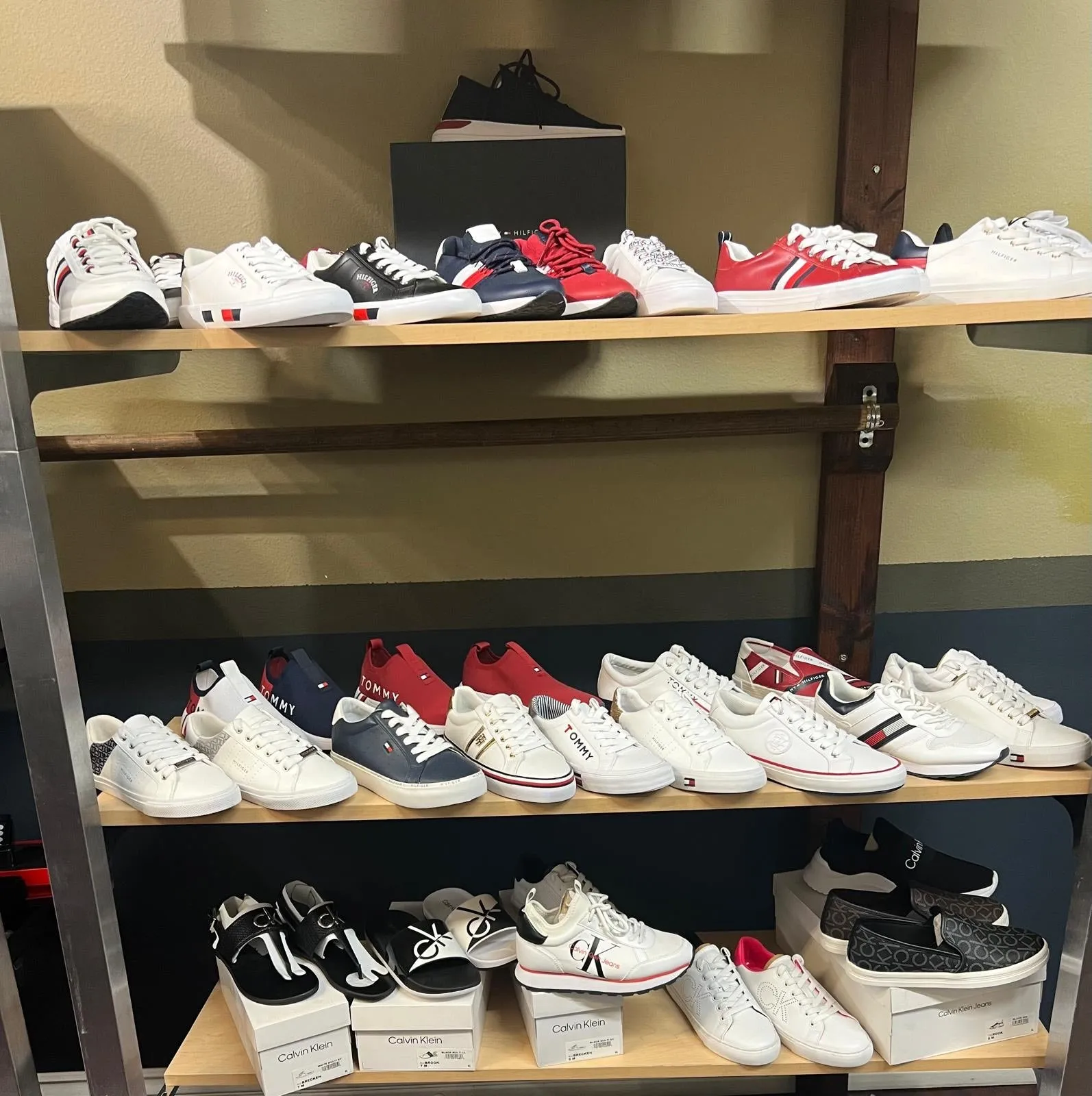 Lote Tommy Hilfiger de Tennis/Zapatos Casuales para Hombre/Mujer al por Mayor - Precio por par: $44.50 USD
