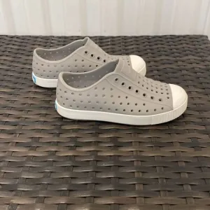 Native Jefferson kid shoes children’s size 12