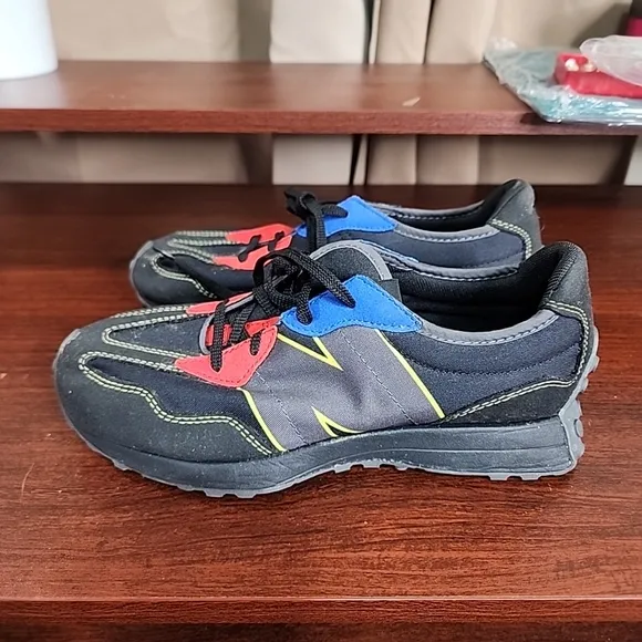 New Balance Boys  327 Shoes Size 5.5  Color: Black/Red/Blue