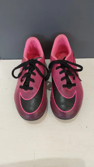 Nike pink soccer cleats 2
