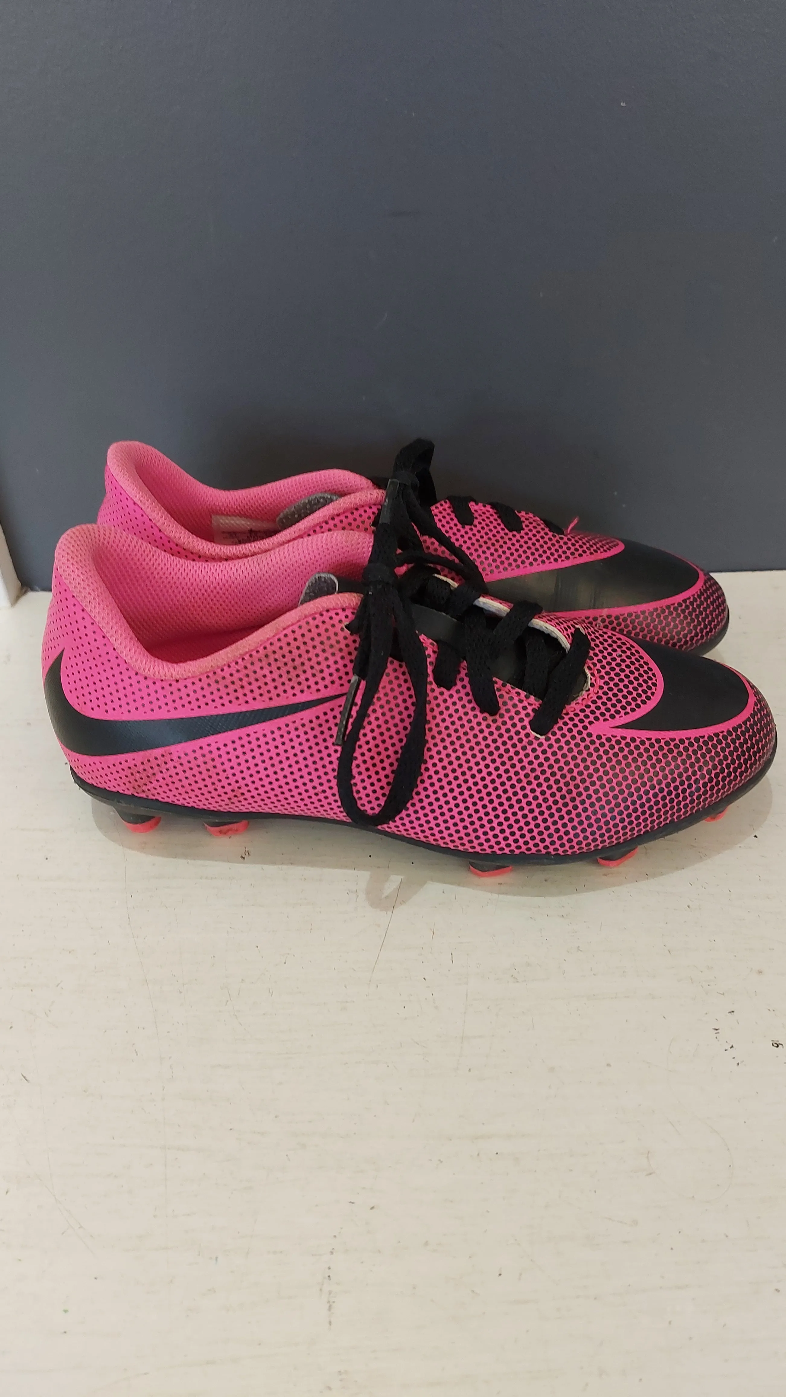 Nike pink soccer cleats 2