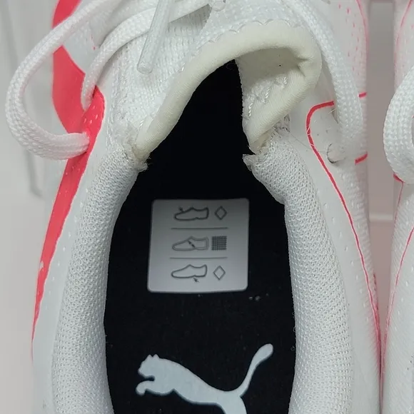 Puma Future Play FG/AG Youth Size 6.5 Soccer Cleats White/Pink 107388-01 New