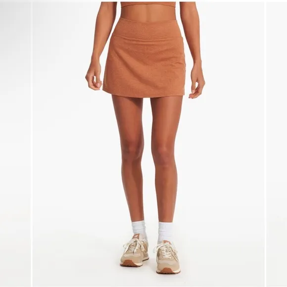 VUORI nwt Halo Performance Skirt in Palo santo heather medium 🧡