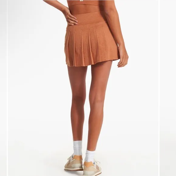 VUORI nwt Halo Performance Skirt in Palo santo heather medium 🧡